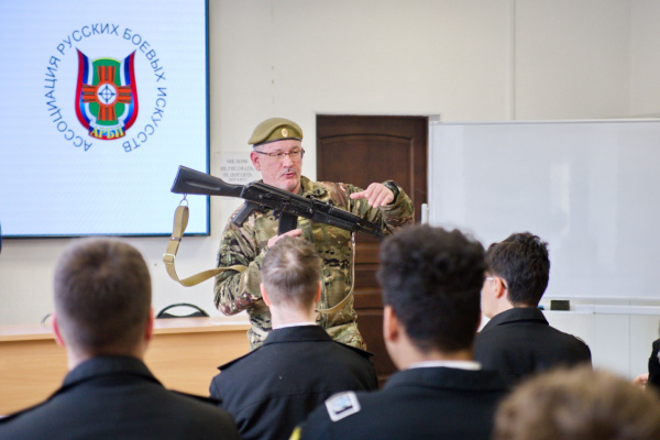 Курсантам БГАРФ рассказали о допризывной подготовке