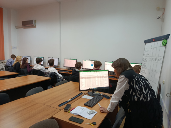 В рамках проекта «Билет в будущее» ученики Гимназии № 32 побывали в ИНОТЭКУ