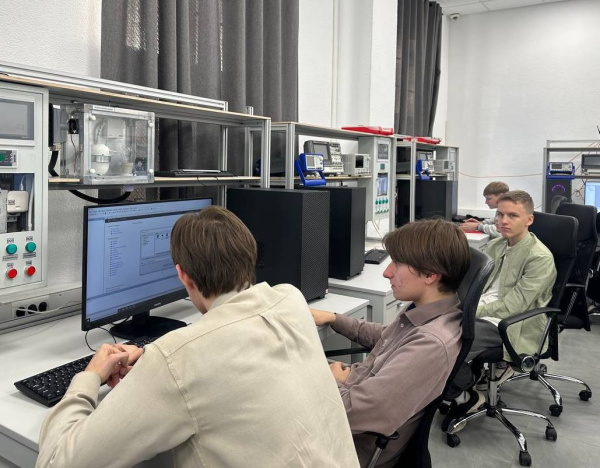 Ученики балтийской гимназии приняли участие в 2-х мастер-классах от ИЦТ