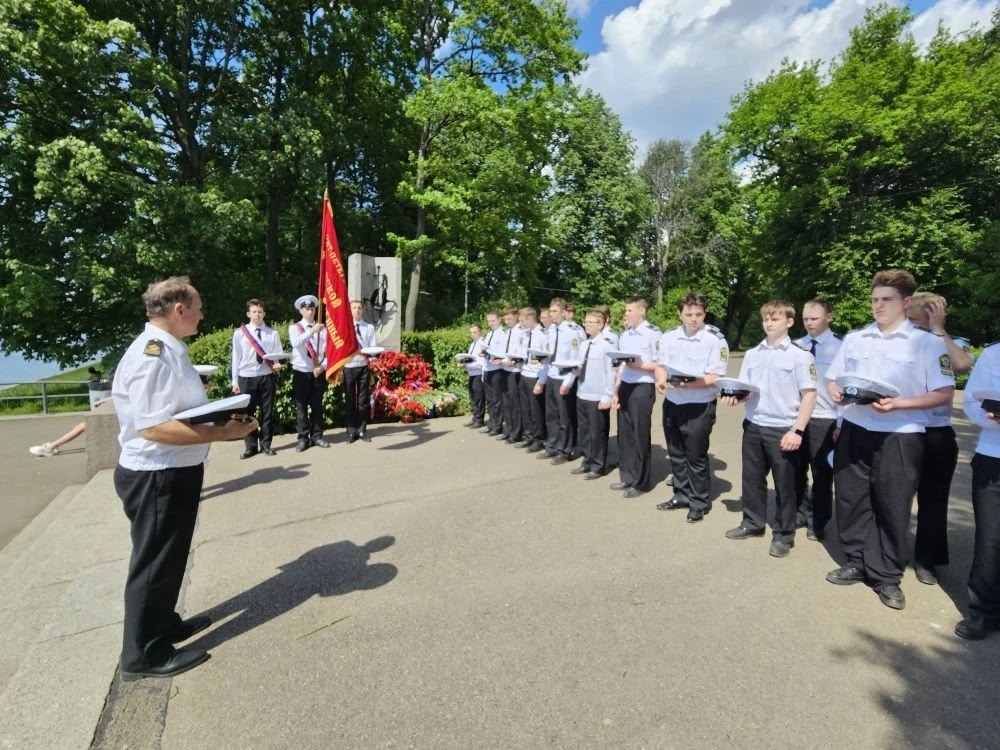 Курсанты СПбМРК посетили памятный митинг