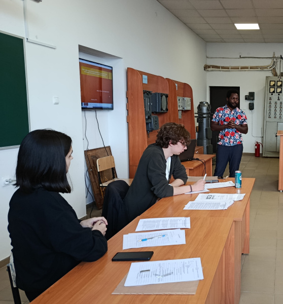 Students from Russia, Guinea-Bissau and Indonesia presented reports at the Commercial Fishery section