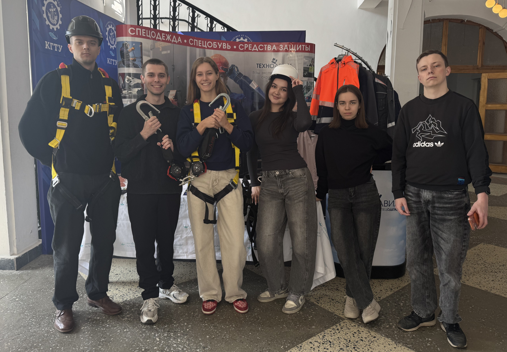 Студенты ИМТЭС ознакомились со средствами защиты для строительных работ 