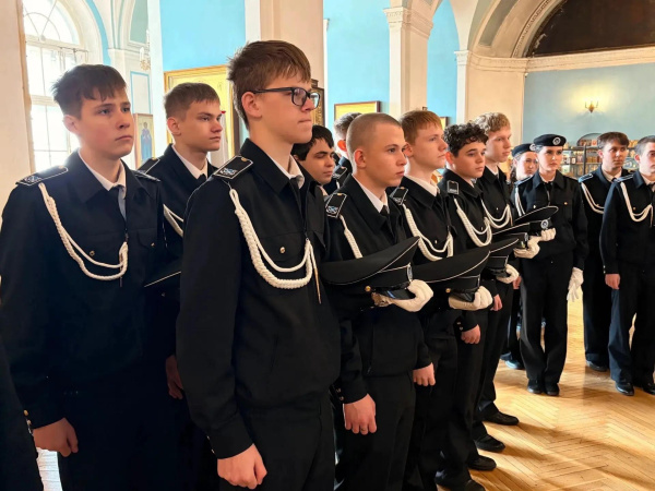 Курсанты СПБМРК приобщаются к морским традициям