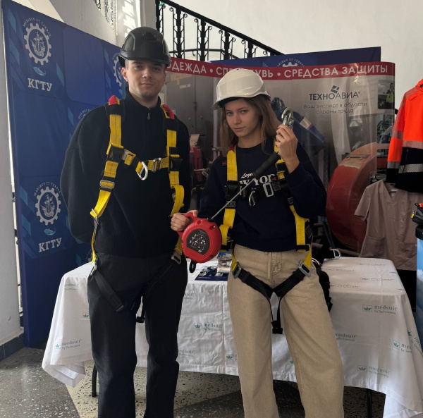 Студенты ИМТЭС ознакомились со средствами защиты для строительных работ 