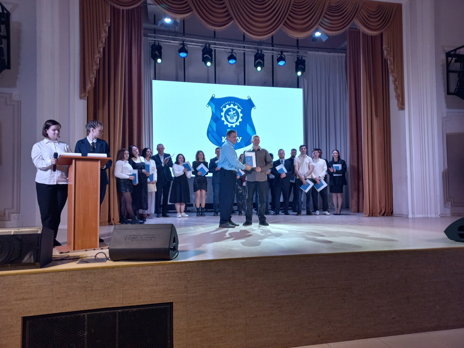 В ИМТЭС состоялось вручение дипломов выпускникам-заочникам 