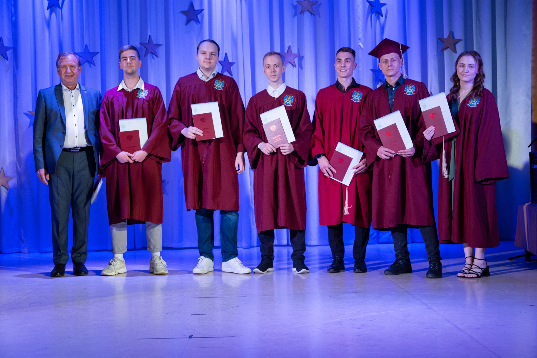 Состоялось вручение дипломов выпускникам ИМТЭС