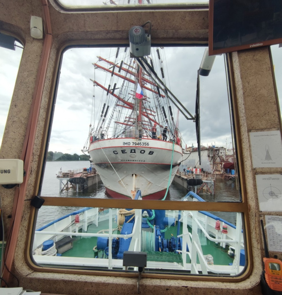 The barque Sedov completed repairs in the dock