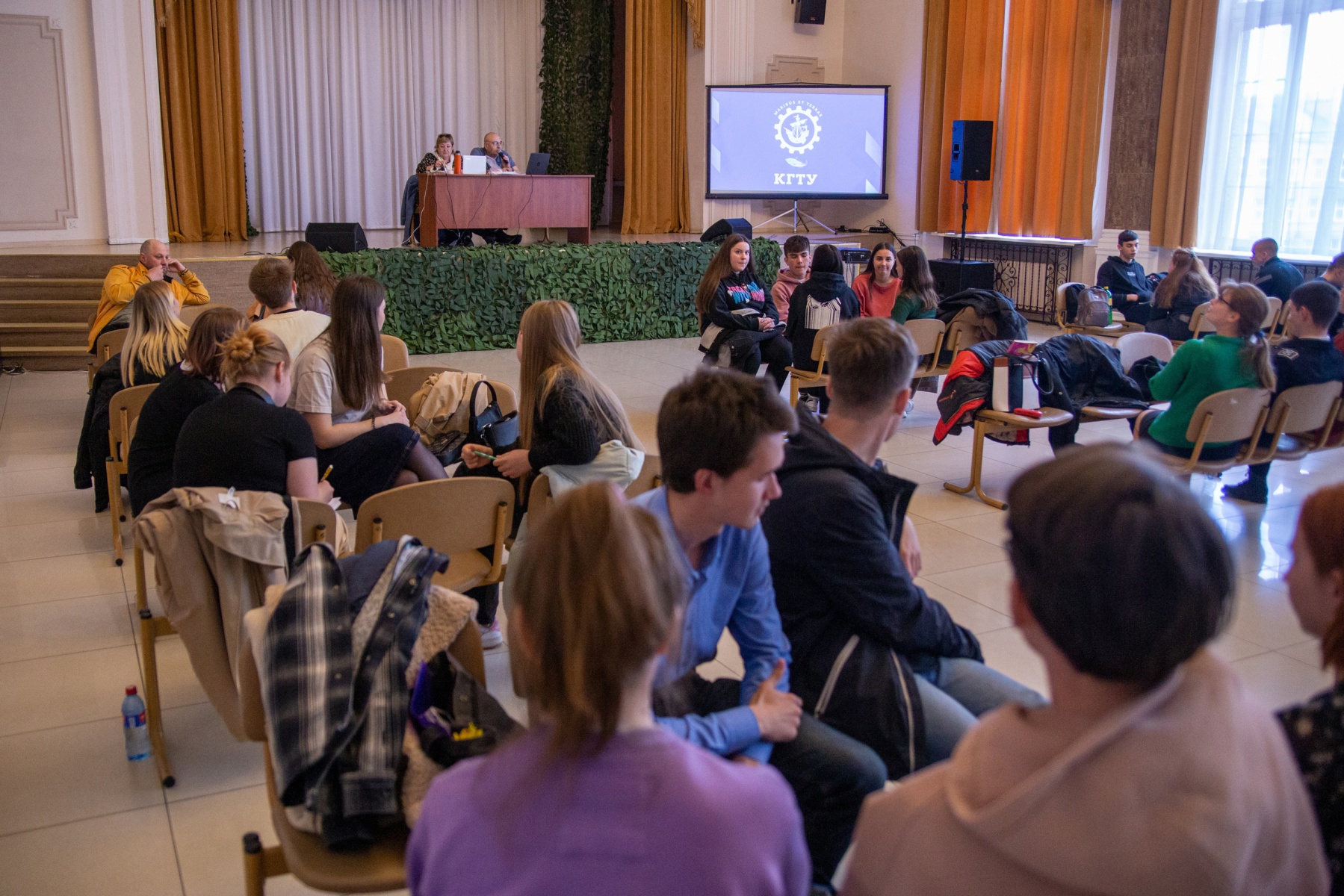 Прошел последний в учебном году турнир по «Что? Где? Когда?»