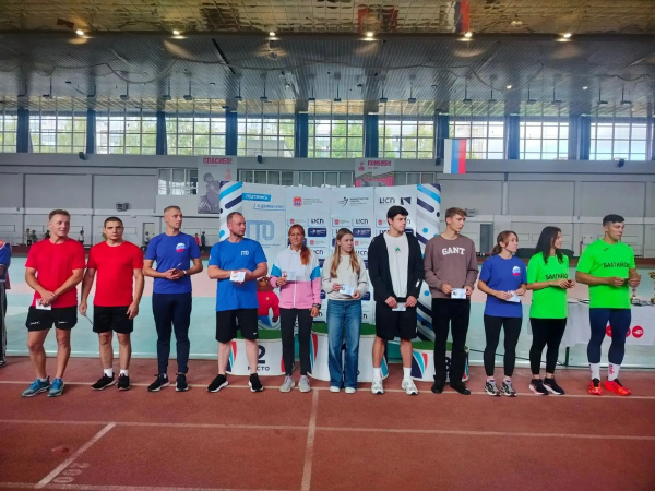 Спортсменам КГТУ вручили значки ГТО