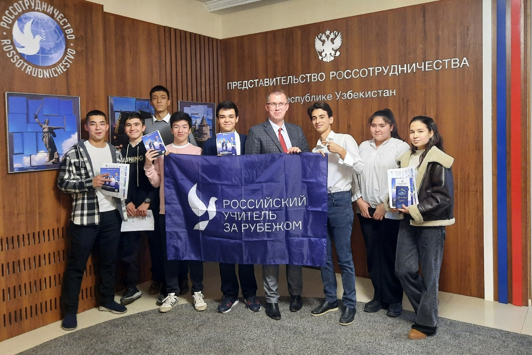 Выпускник КГТУ учит химии узбекских школьников