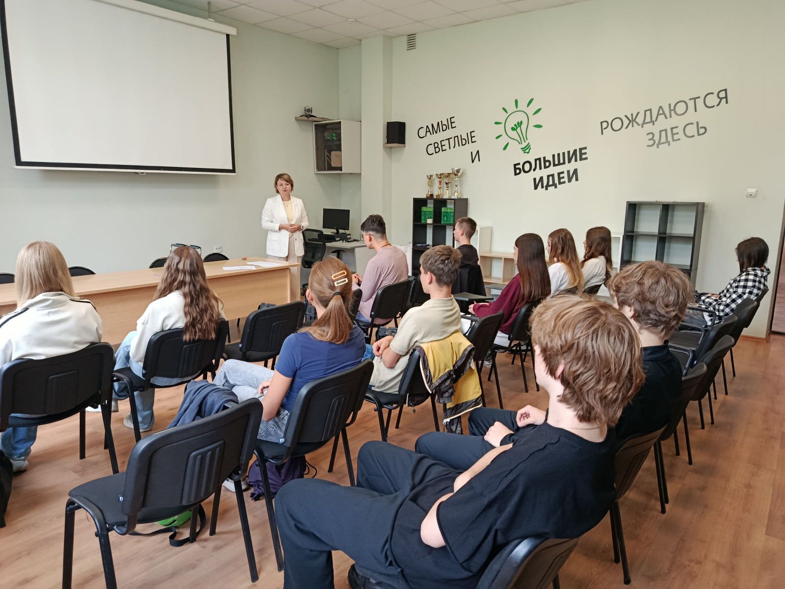 В ИНОТЭКУ стартовал проект по подготовке школьников к олимпиадам по «Экономике»