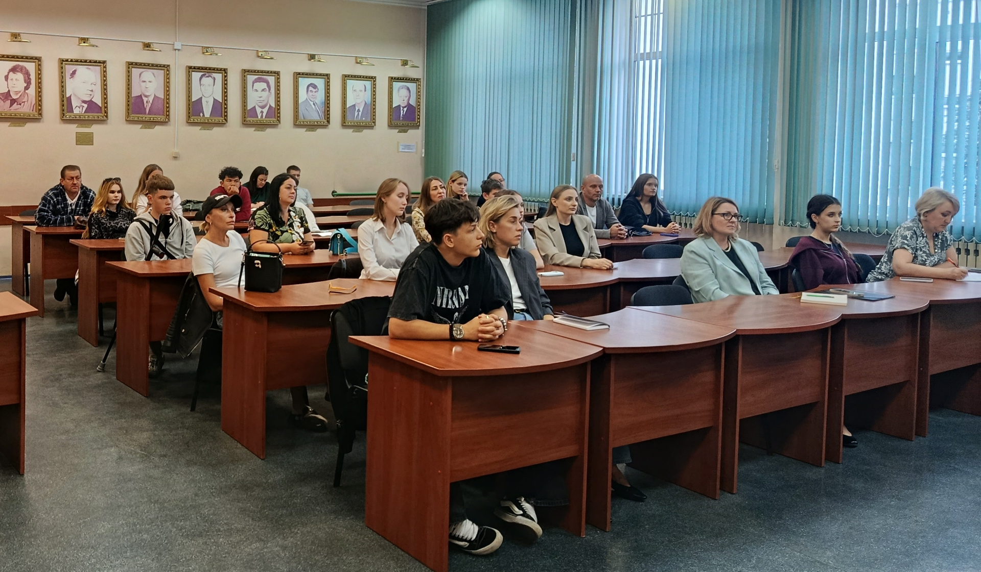 Economics Knowledge League for school pupils of the region started at the Institute of Industry-Based Economics and Management